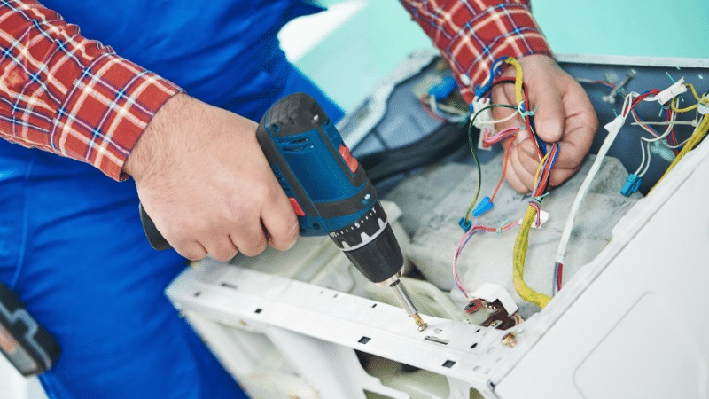 Karamürsel Mitsubishi Mitsubishi çamaşır makinesi kart tamiri – Su almama arızası orijinal parça ile giderildi. - Teknik servis örneği